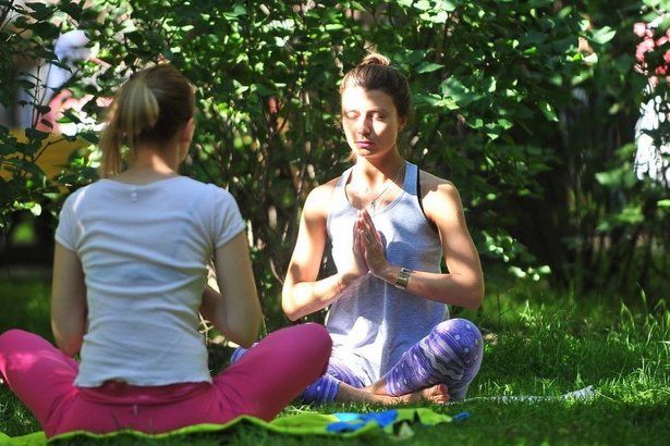 Бесплатные занятия по йоге на свежем воздухе будут проходить в Парке Победы