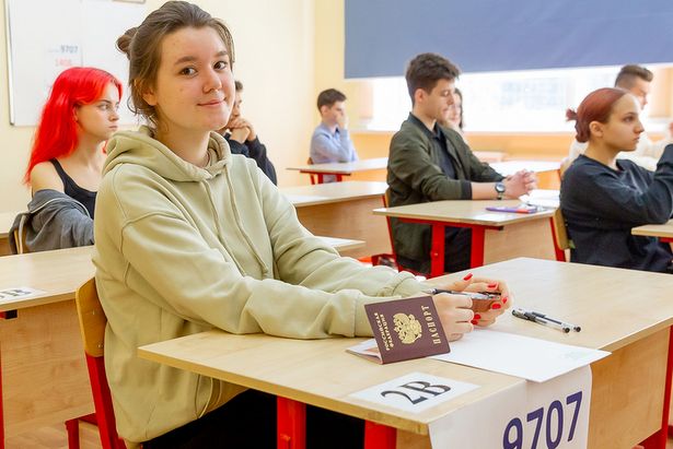 Собянин: Средний балл ЕГЭ в 2023 году в Москве вырос почти по всем предметам
