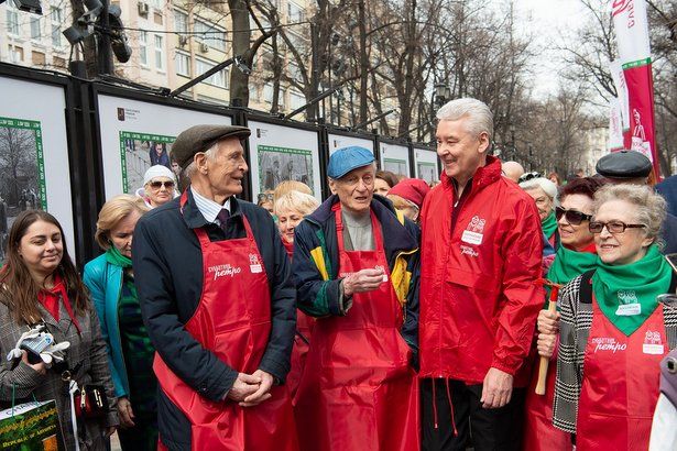 Собянин заложил Аллею 100-летия первых субботников на Никитском бульваре