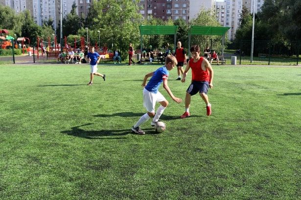 Юношеские команды «Сириус» и «Феникс» лидируют на первенстве района по мини-футболу
