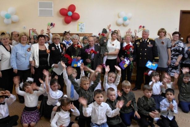 Дошколята Крюково поздравили ветеранов с Днем Победы
