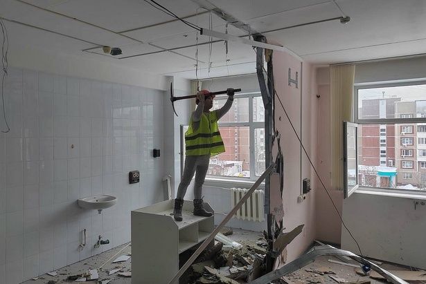 В детской поликлинике Зеленограда активно продолжается ремонт здания