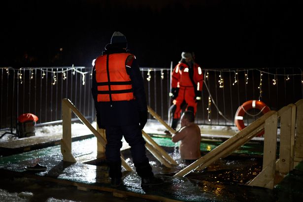 −9 °C не помеха: зеленоградцы окунулись в крещенские купели