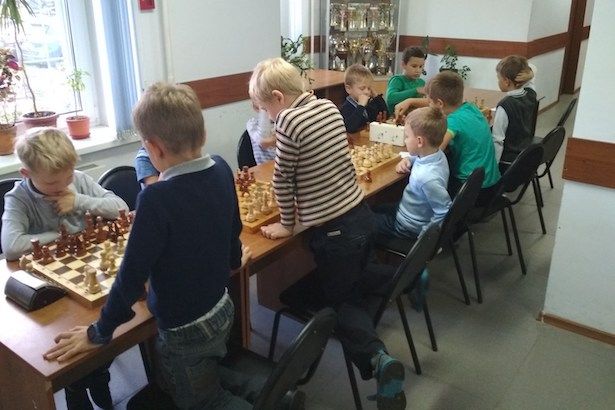Юные шахматисты сразились в турнире «Осенний дебют»