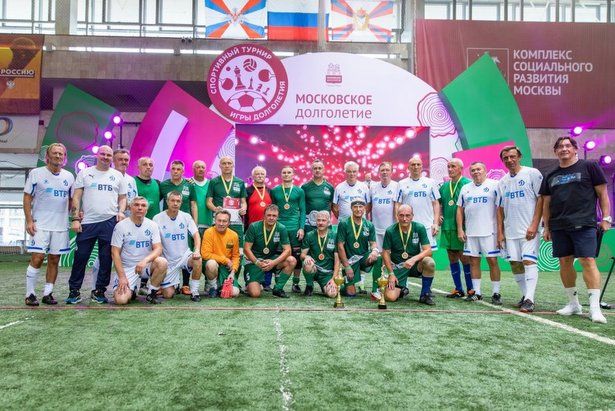 Футболисты Зеленограда провели матч по футболу с ветеранами ФК «Динамо»
