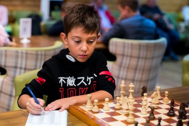 Воспитанник шахматного клуба «Фаворит» одержал очередную победу в крупном турнире по быстрым шахматам