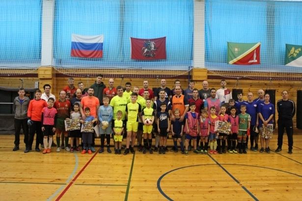 В Крюково прошел новогодний тур первенства по мини-футболу «Отцы и дети»