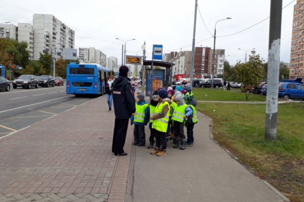 Дорожные инспекторы Зеленограда научили первоклашек правильно переходить дорогу