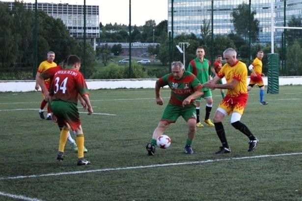 В первенстве Зеленограда по футболу среди ветеранов установилось «двоевластие»