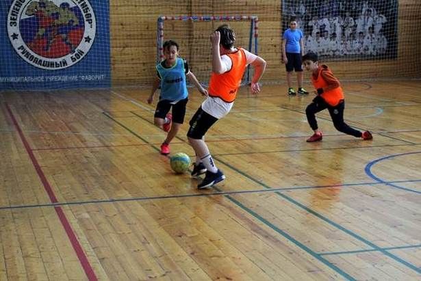 Семь команд приняли участие в первом турнире первенства Крюкова по мини-футболу