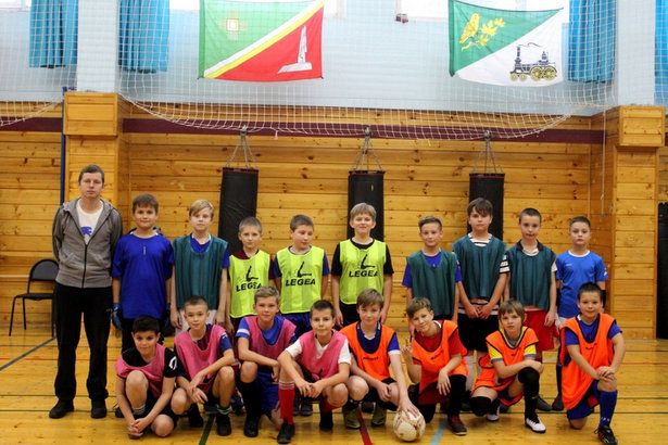Юноши присоединились к первенству по мини-футболу «Команда нашего двора»