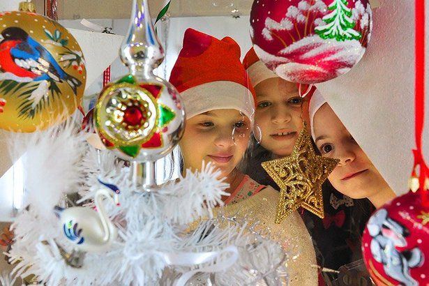 Крюковский центр «Фаворит» приглашает принять участие в конкурсе новогодних игрушек