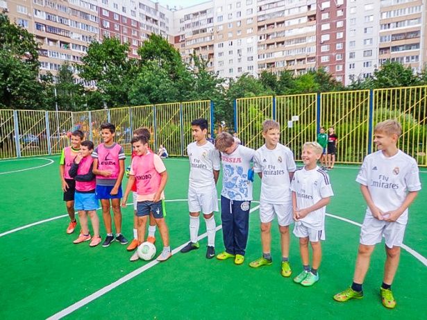 Очередной тур соревнований дворовых команд по мини-футболу прошел в Крюково в урезанном формате