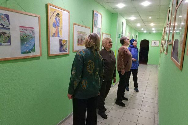 Живопись Веры Кирилловой на стенах "М КЛУБа"