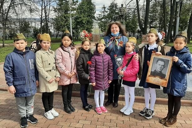 Крюковские школьники почтили память героев