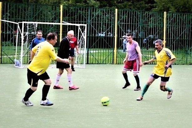 В Крюково продолжается первенство по мини-футболу среди ветеранских команд