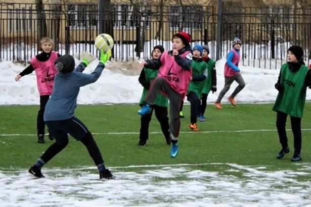 «Кубок префекта» по футболу вышел на улицу после зимы