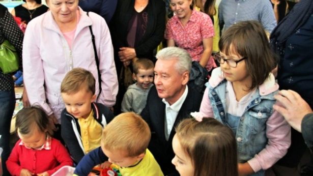 Собянин: В Москве за 6 лет число детей-сирот снижено вдвое