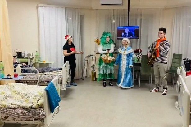 Волонтеры из Зеленограда подарили пациентам хосписа новогодний праздник