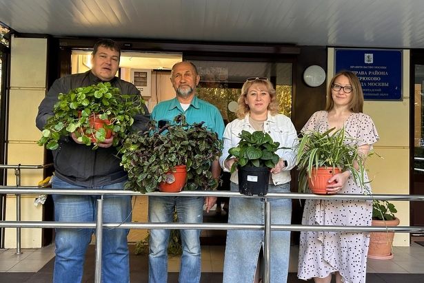 Зеленоград участвует в акции «Цветы Москвы»: цветы из города — в дома и библиотеки