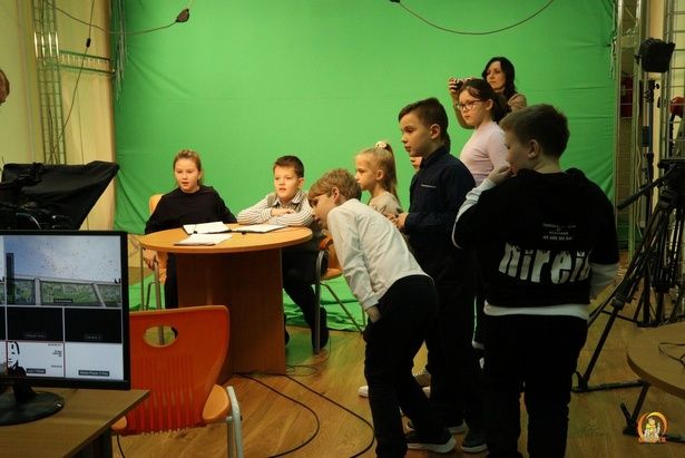 В телестудии пресс-центра «Бегемот ТВ» прошла экскурсия для детей
