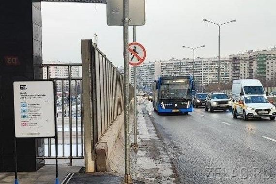 На Крюковской эстакаде функционируют остановки для автобусов