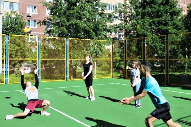 Молодежь Крюково отметила свой праздник на волейбольной площадке