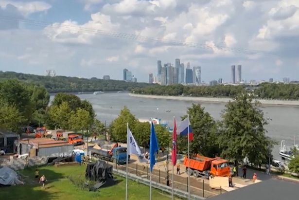 Собянин: Еще два летних бассейна будет построено на берегу Москвы-реки
