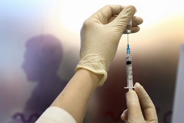 Известные юристы назвали обоснованным решение Роспотребнадзора об обязательной вакцинации