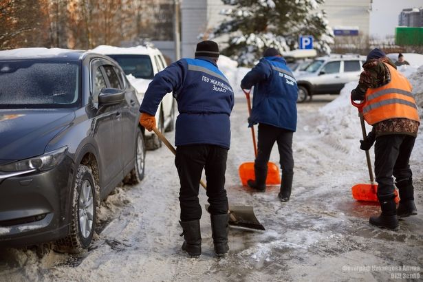 В Крюково ликвидируют последствия мощных снегопадов