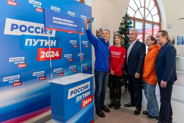 Сергей Собянин поставил подпись в поддержку Владимира Путина на выборах 2024 года