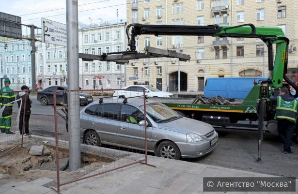 Инициатива ЕР об отмене предоплаты эвакуации авто в Москве заработает 24 июля