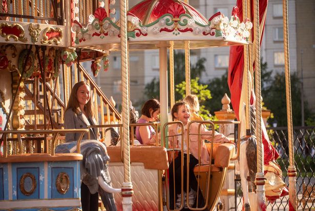 «Летние сезоны» в 16-м микрорайоне: танцы, кулинария и рыболовство