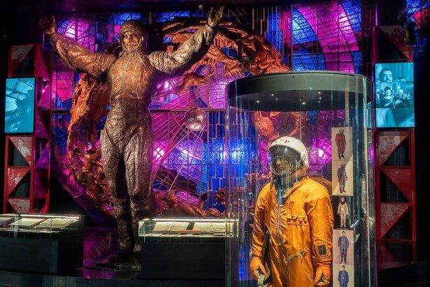 Сергей Собянин и Елена Гагарина открыли выставку «Первый» в Музее космонавтики