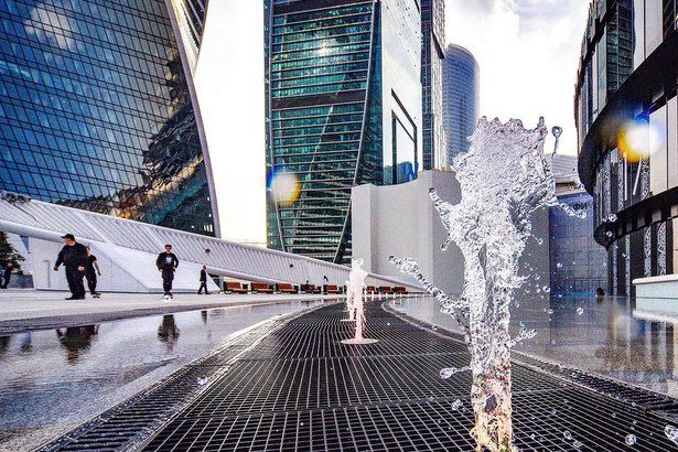 В Москве и Зеленограде можно полюбоваться эффектными, красочными фонтанами