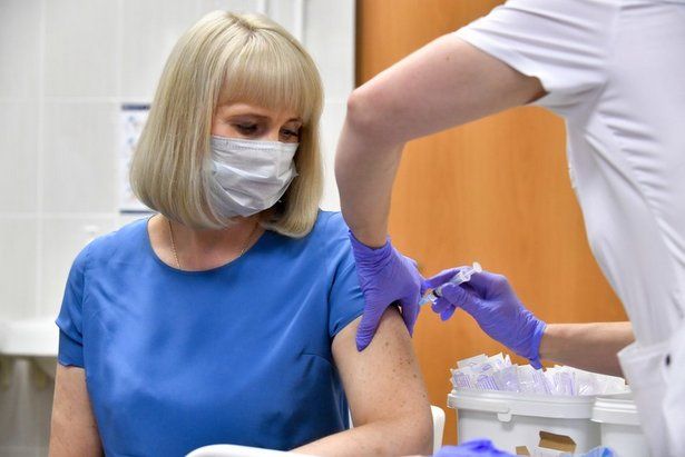 Москвичи старше 18 лет могут узнать о своих прививках в электронной медкарте