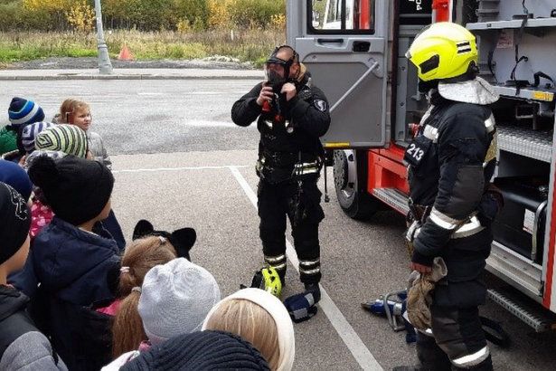 Учащиеся школы № 2045 встретились с пожарными