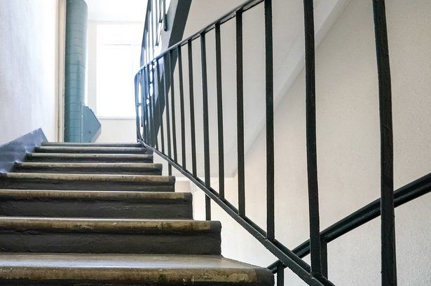 На межэтажной лестнице корпуса 2028 появится дополнительная ступенька