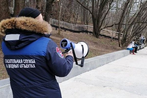 Спасатели призывают москвичей исключить прогулки на улице
