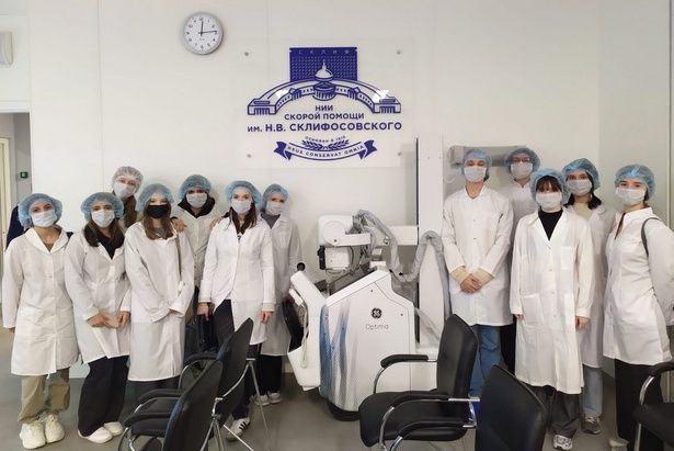 Ученики медицинского класса зеленоградской школы посетили НИИ скорой помощи им. Н.В.Склифосовского