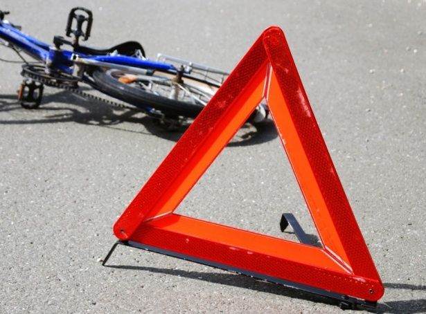 На улице Логвиненко иномарка сбила юного велосипедиста на переходе