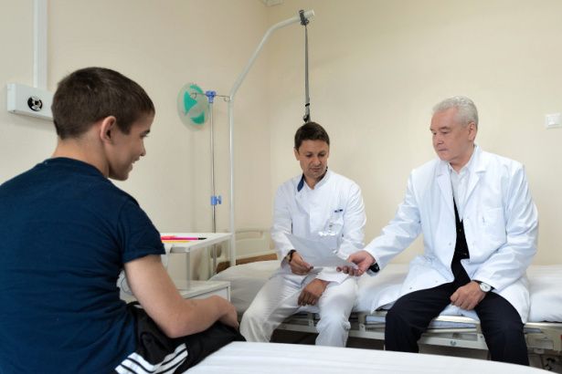 Собянин выразил благодарность московским хирургам за уникальную операцию мальчику из Дагестана