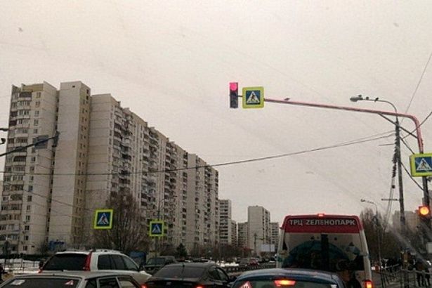 Москвичам понравилась идея подсвечивать опоры светофоров