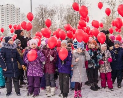 В Крюково поздравили ветеранов и выпустили тысячу воздушных шаров