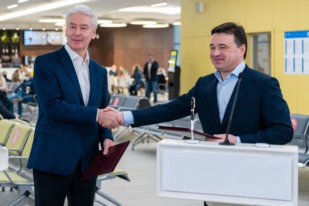 Собянин поздравил Воробьева с вступлением в должность губернатора Подмосковья