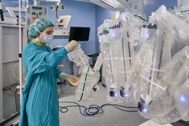 Заммэра Ракова: Робот DaVinci, противошоковый зал и ламинарные потоки гибридной операционной увидят москвичи на открытых экскурсиях в Боткинской больнице
