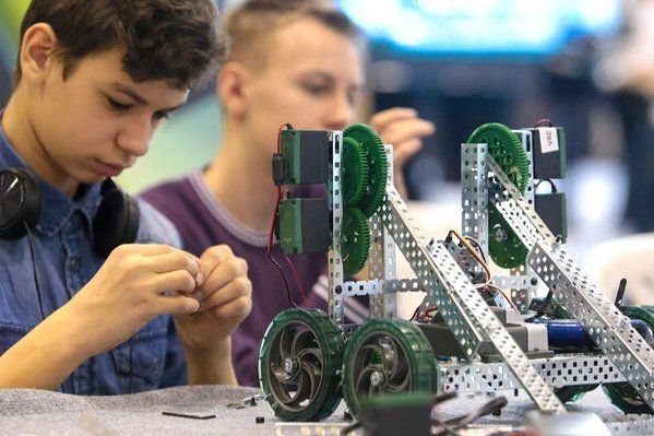 Юных москвичей пригласили поучаствовать в соревнованиях First Russia Robotics Championship