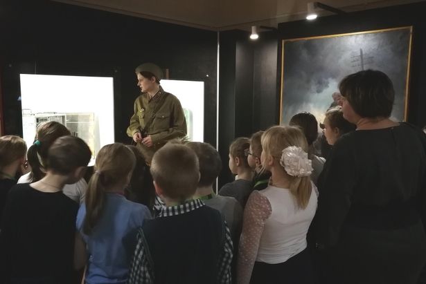 Первоклассники из школы 1151 посетили тематическую выставку «Истоки - Музей боевой славы»