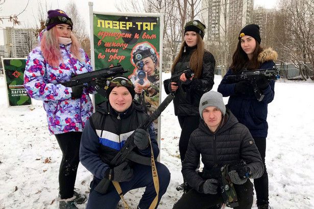 Крюковские подростки устроили лазерные бои на Михайловских прудах