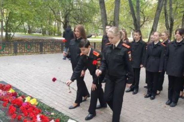 Кадеты крюковской школы посетили места боевой славы и захоронения воинов